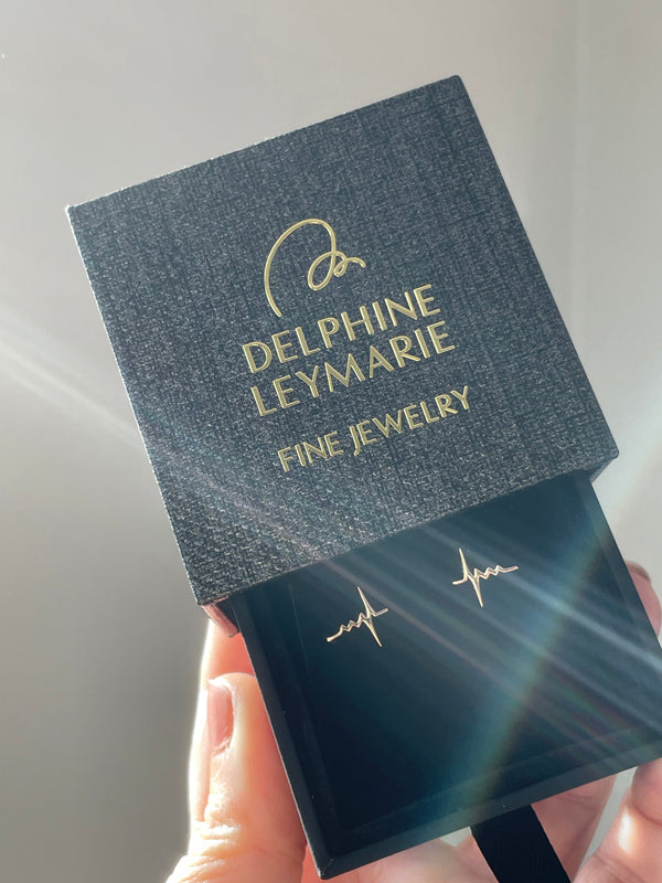 AMOUR PETIT HEARTBEAT STUD EARRINGS | In-Stock