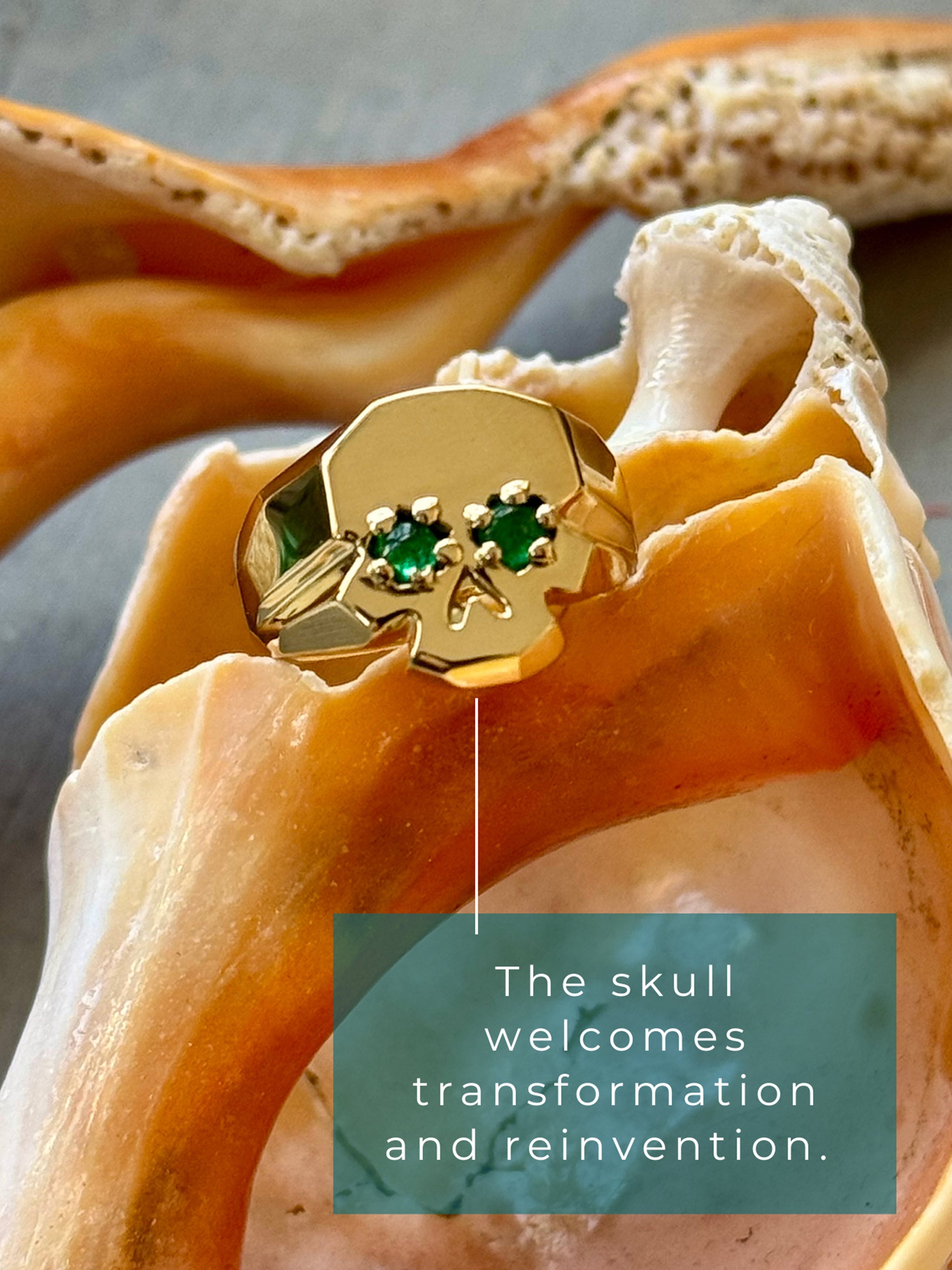 FACETTE EMERALD EYES SKULL RING | In-Stock
