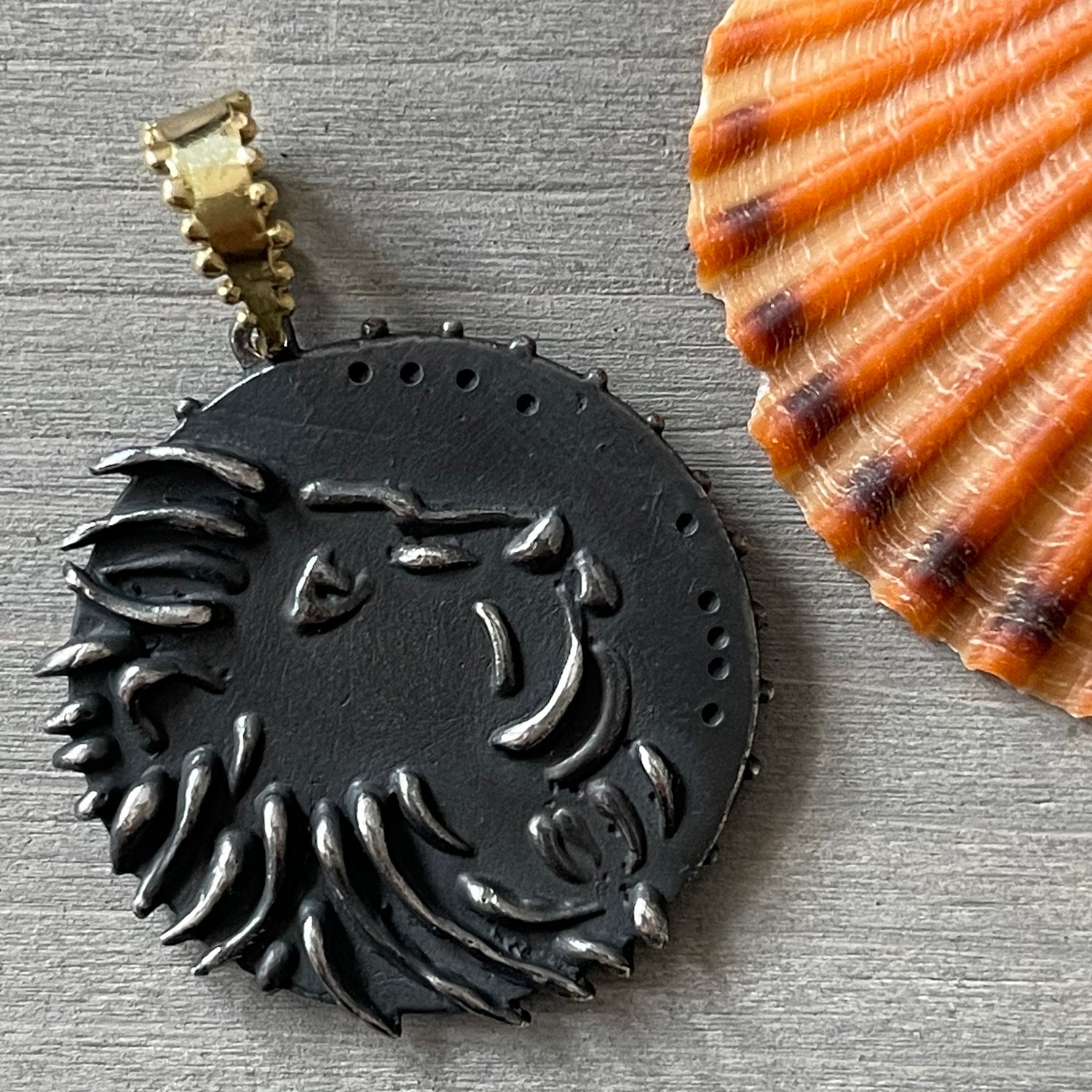 BOHEME LE GRAND LION OXIDIZED CHARM | Crafted-to-Order