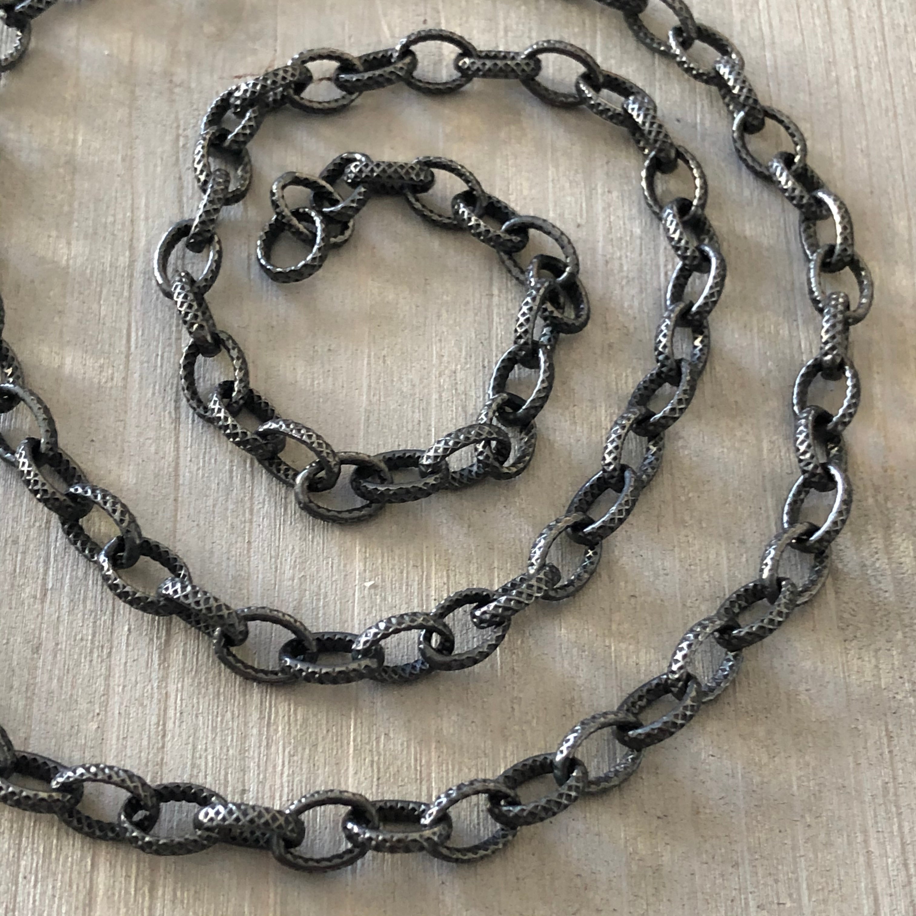 BOHEME OXI SILVER TEXTURED LARGE OVAL LINK OPEN CHAIN