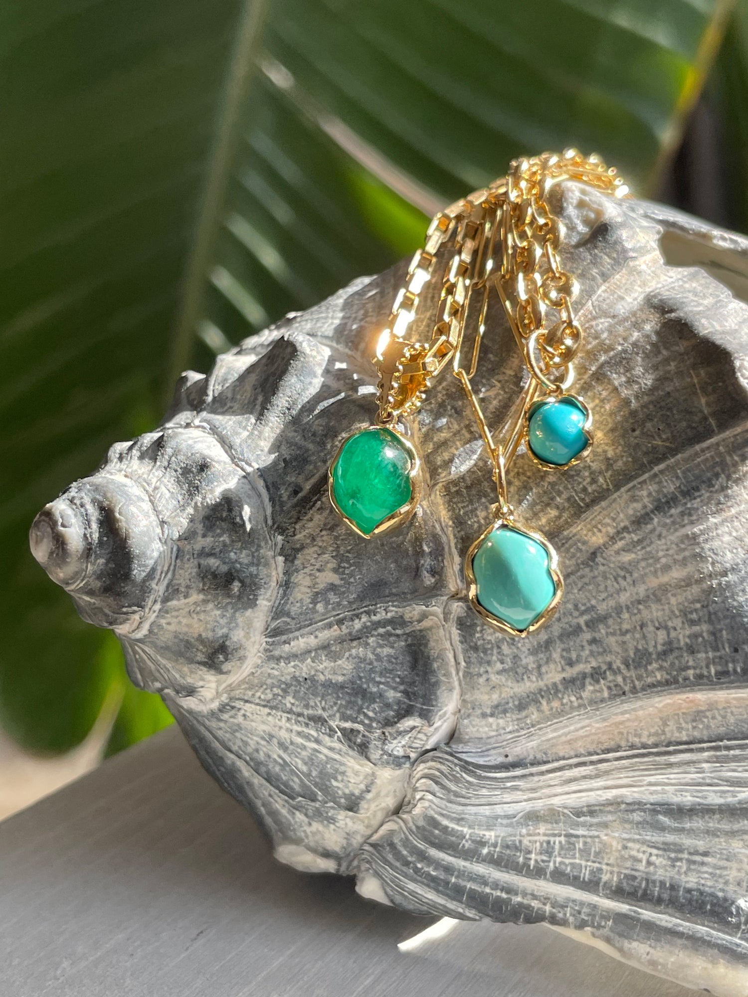 BOHEME EMERALD LOTUS CHARM