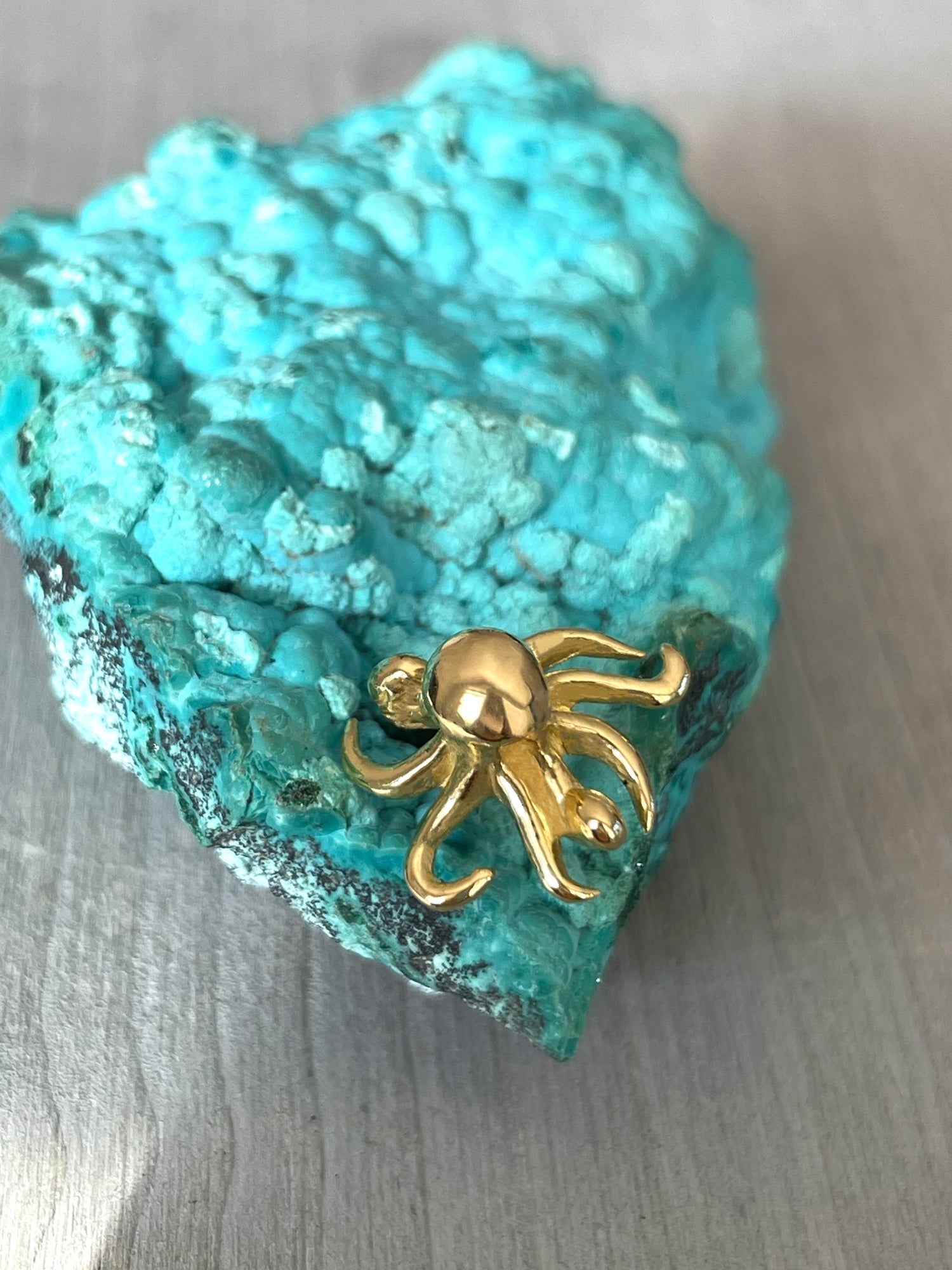 MERCURY-FREE GOLD BOHEME OCTOPUS STUDS