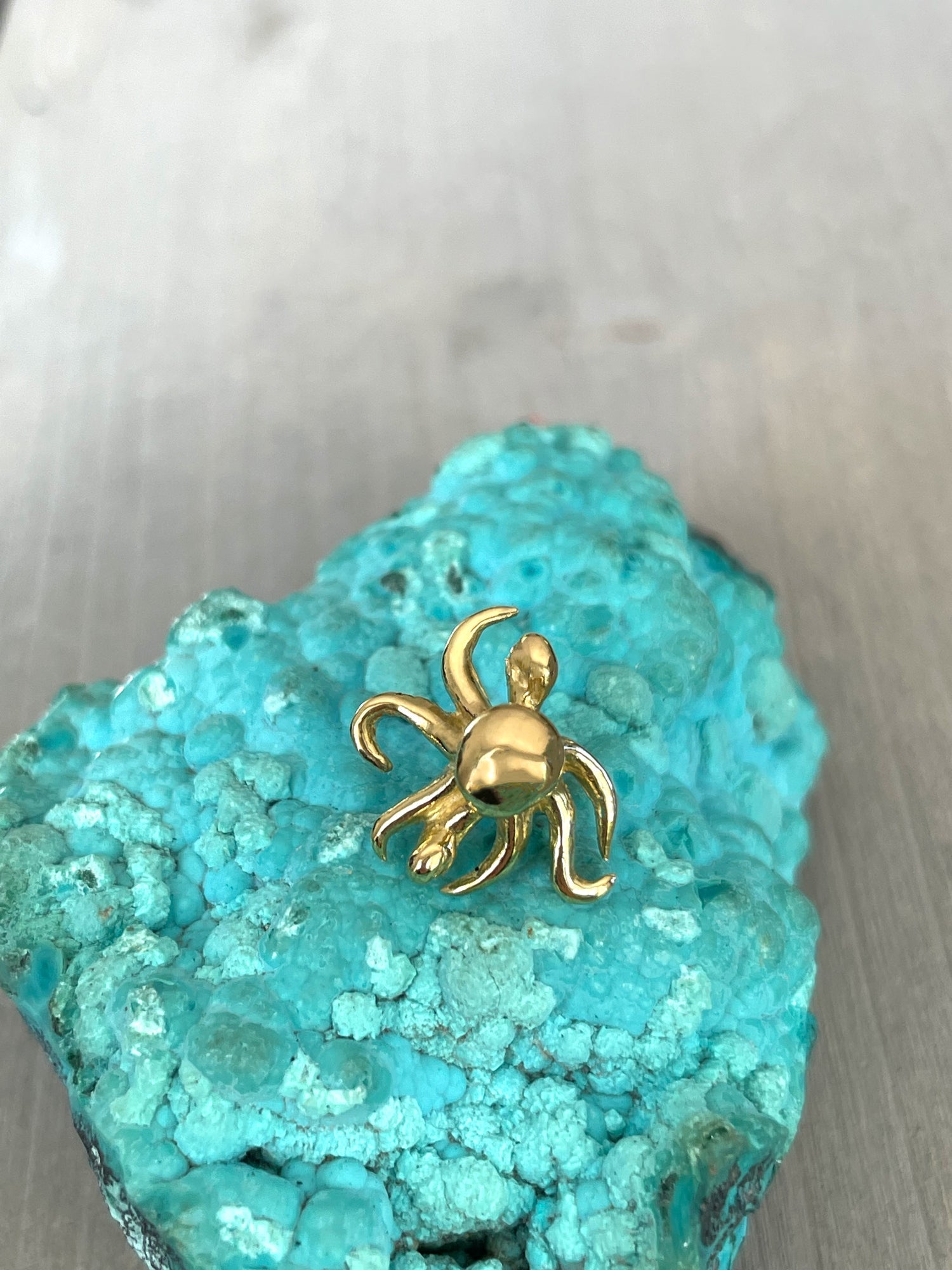 MERCURY-FREE GOLD BOHEME OCTOPUS STUDS