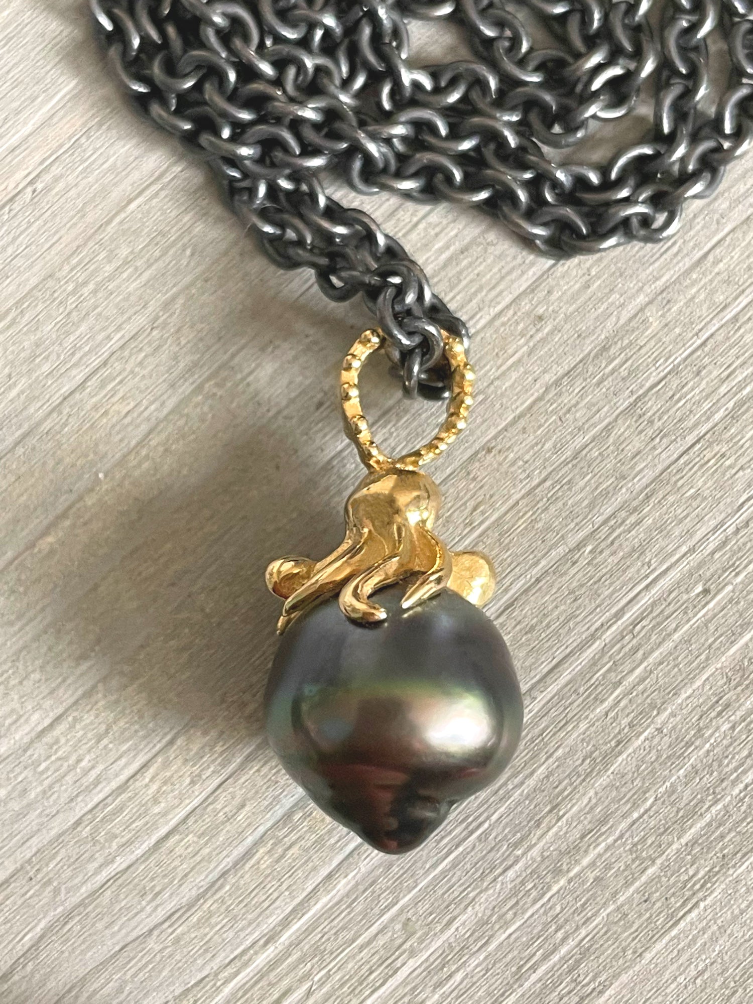 BOHEME OCTOPUS PEARL CHARM