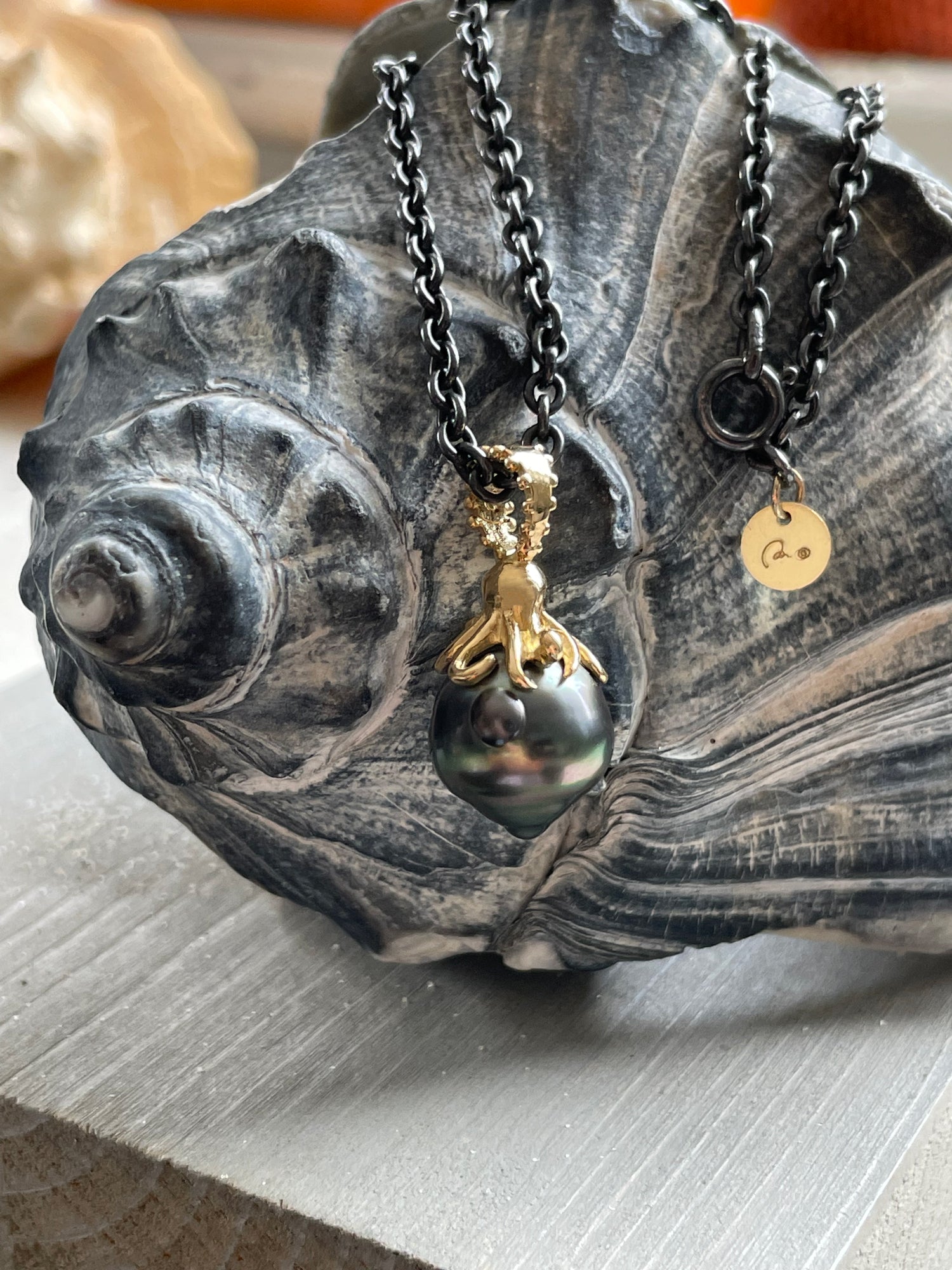 BOHEME OCTOPUS PEARL CHARM