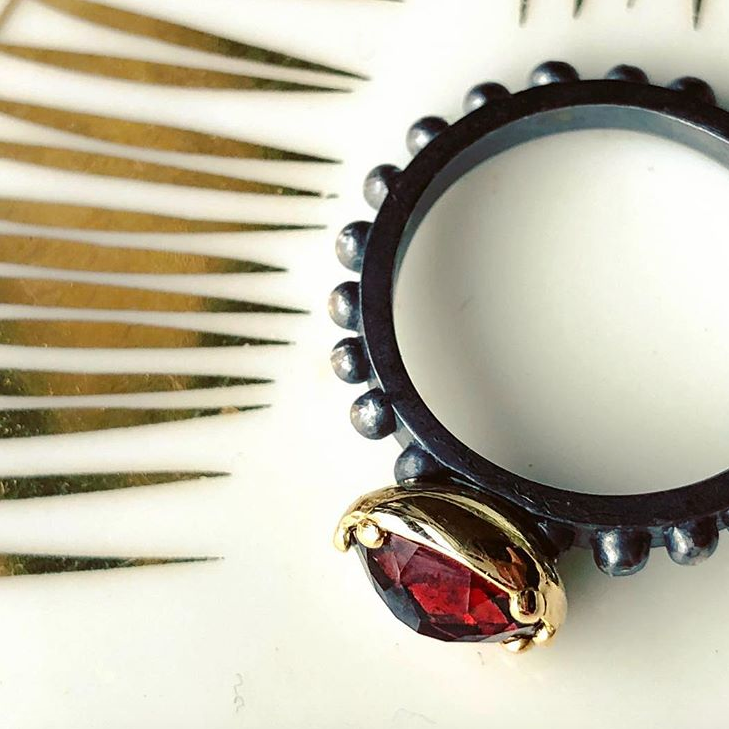 BOHEME DELPH XL GARNET RING